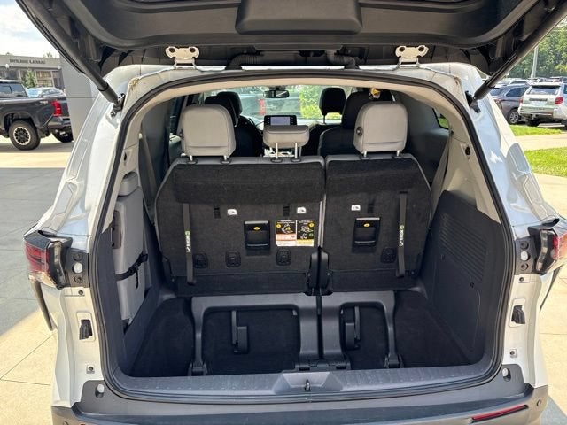 2023 Toyota Sienna Base