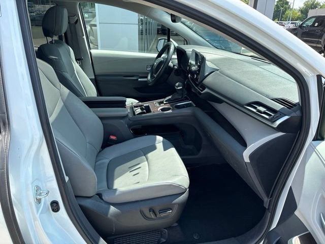 2023 Toyota Sienna Base