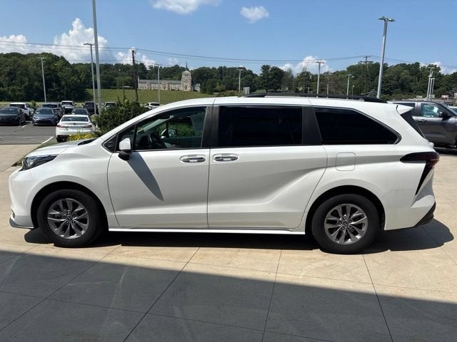 2023 Toyota Sienna Base