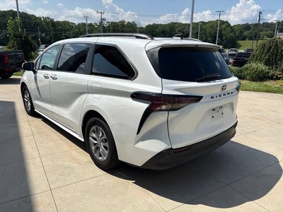 2023 Toyota Sienna Base