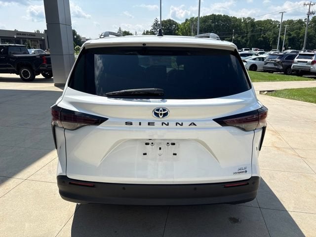 2023 Toyota Sienna Base