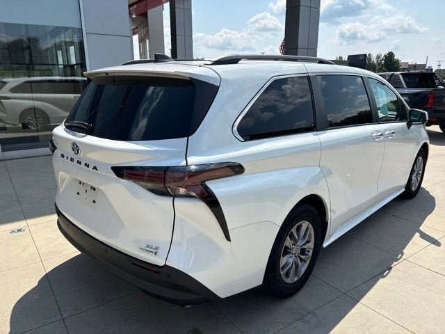 2023 Toyota Sienna Base