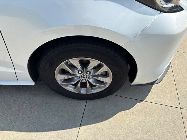 2023 Toyota Sienna Base