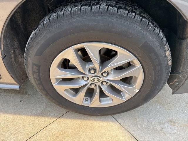 2024 Toyota Sienna Base