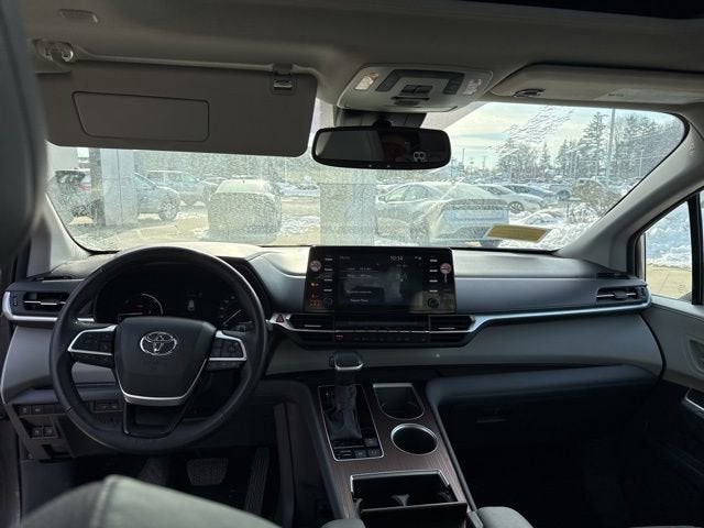 2024 Toyota Sienna Base