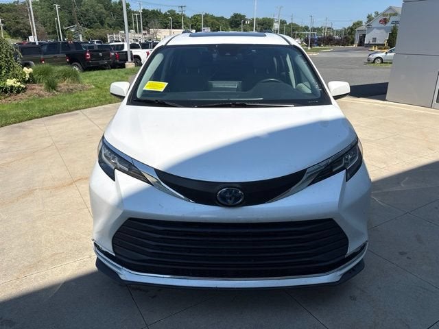 2023 Toyota Sienna Base