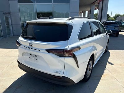 2023 Toyota Sienna Base
