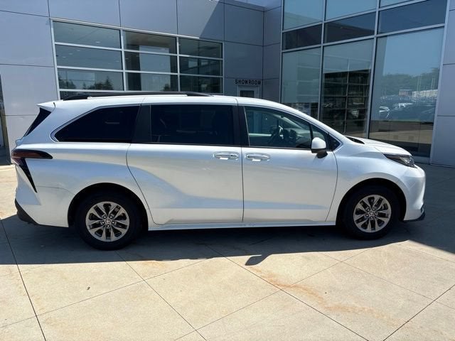 2023 Toyota Sienna Base