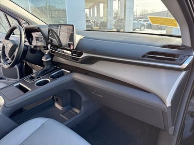 2024 Toyota Sienna Base