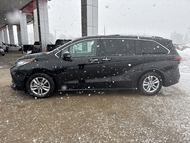2022 Toyota Sienna Limited AWD 7-Passenger