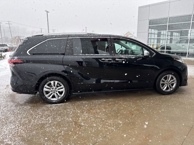 2022 Toyota Sienna Limited AWD 7-Passenger