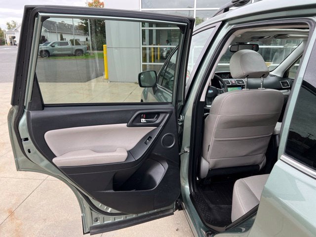 2016 Subaru Forester 4dr CVT 2.5i Limited PZEV