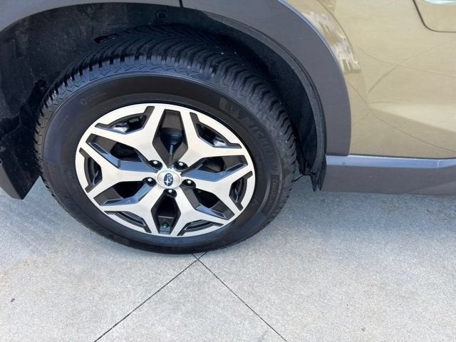 2022 Subaru Forester Premium CVT