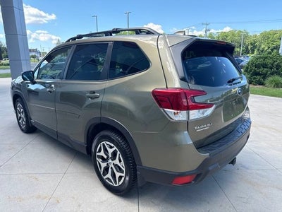 2022 Subaru Forester Premium CVT