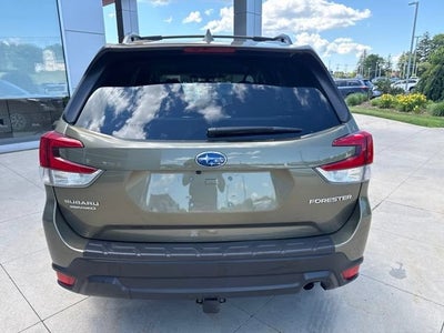 2022 Subaru Forester Premium CVT