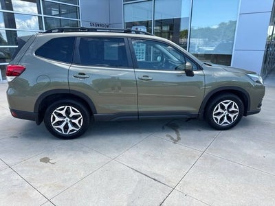 2022 Subaru Forester Premium CVT