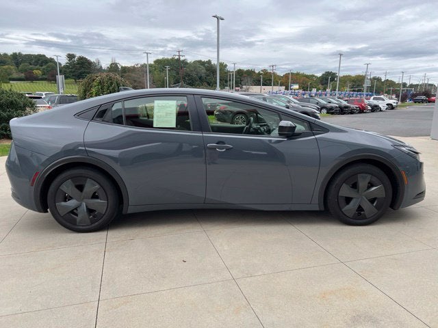 2025 Toyota Prius LE