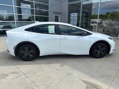 2025 Toyota Prius LE