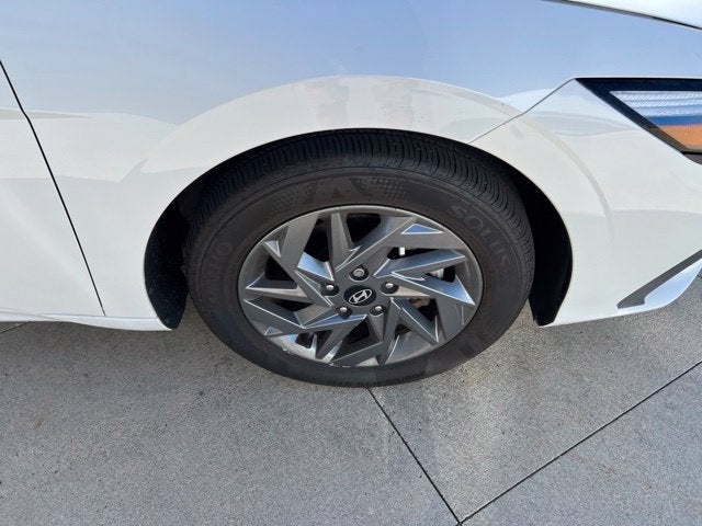 2024 Hyundai Elantra SEL IVT