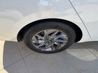 2024 Hyundai Elantra SEL IVT