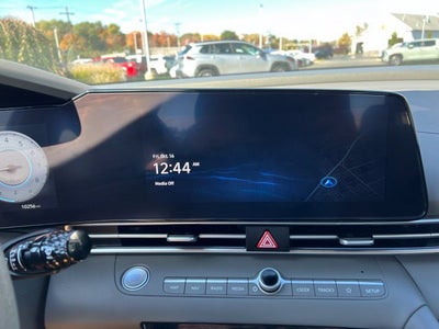 2024 Hyundai Elantra SEL IVT
