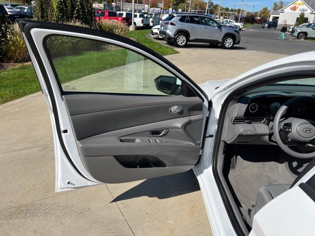 2024 Hyundai Elantra SEL IVT