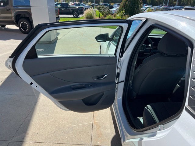 2024 Hyundai Elantra SEL IVT