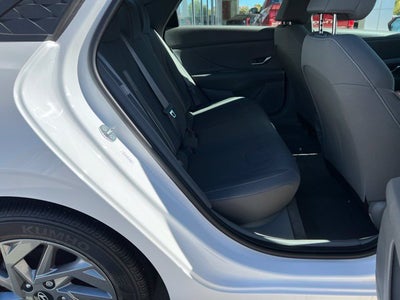 2024 Hyundai Elantra SEL IVT