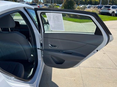 2024 Hyundai Elantra SEL IVT