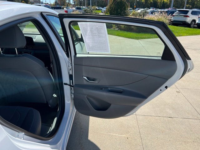 2024 Hyundai Elantra SEL IVT