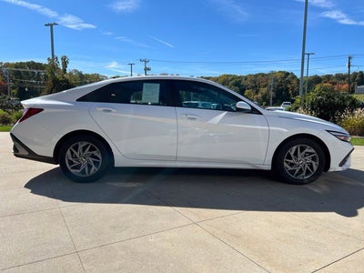 2024 Hyundai Elantra SEL IVT