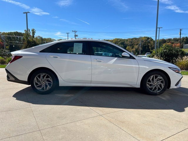 2024 Hyundai Elantra SEL IVT