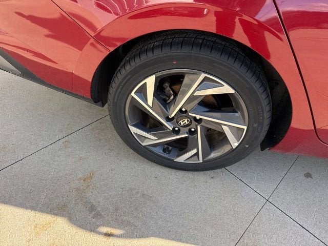 2024 Hyundai Elantra Limited IVT