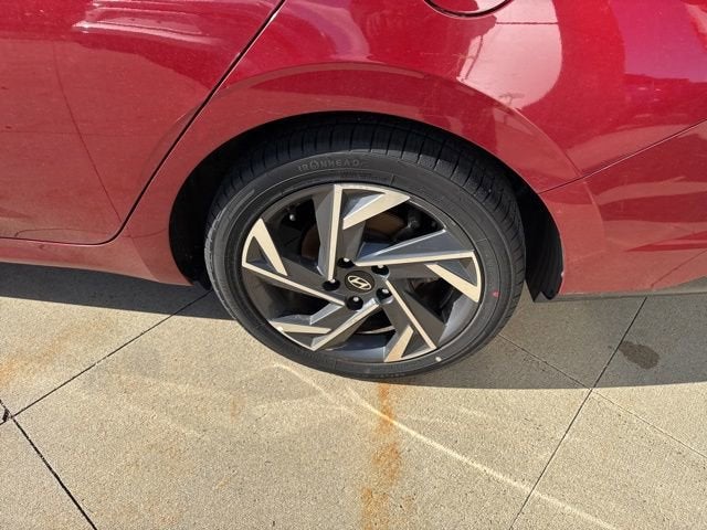 2024 Hyundai Elantra Limited IVT