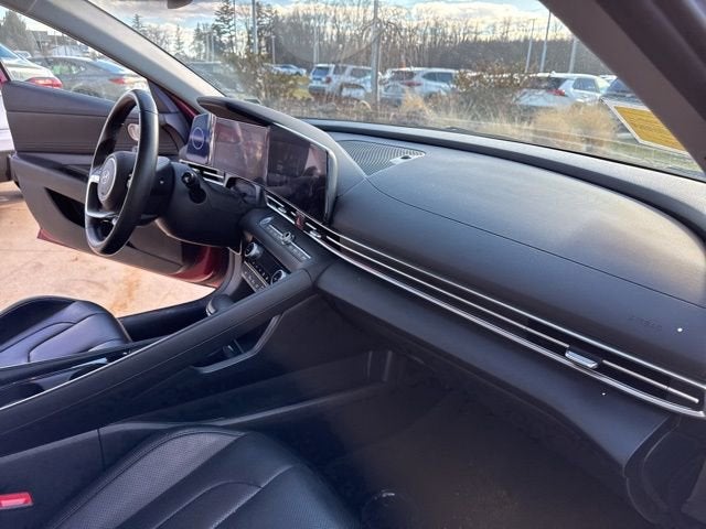 2024 Hyundai Elantra Limited IVT