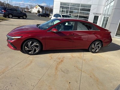 2024 Hyundai Elantra Limited IVT