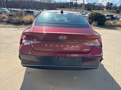 2024 Hyundai Elantra Limited IVT