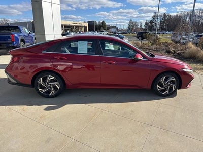 2024 Hyundai Elantra Limited IVT