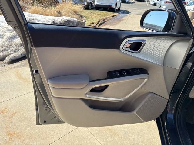 2023 Kia Soul LX IVT