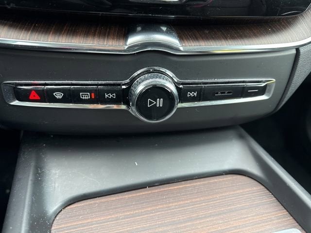 2022 Volvo XC60 B5 AWD Momentum