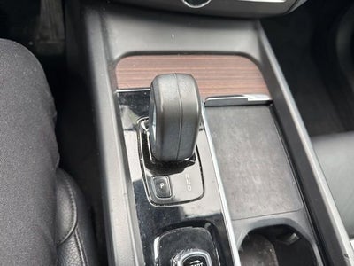 2022 Volvo XC60 B5 AWD Momentum