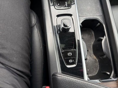2022 Volvo XC60 B5 AWD Momentum