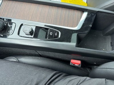 2022 Volvo XC60 B5 AWD Momentum