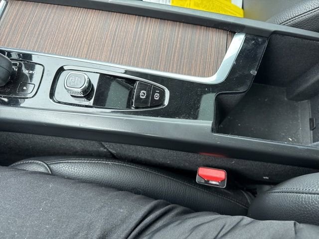 2022 Volvo XC60 B5 AWD Momentum