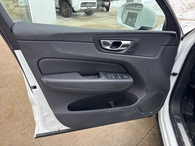 2022 Volvo XC60 B5 AWD Momentum