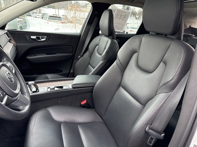 2022 Volvo XC60 B5 AWD Momentum