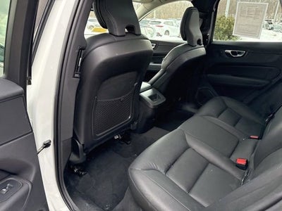 2022 Volvo XC60 B5 AWD Momentum