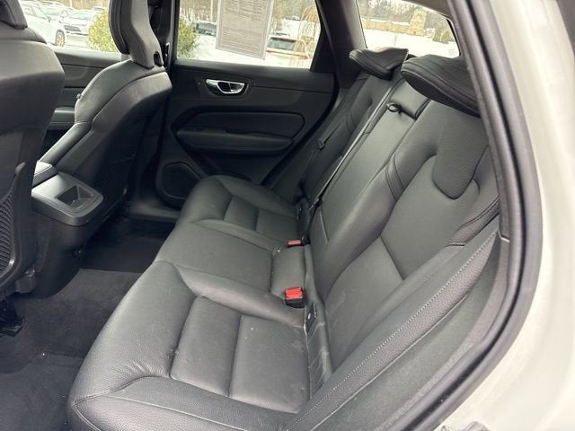 2022 Volvo XC60 B5 AWD Momentum