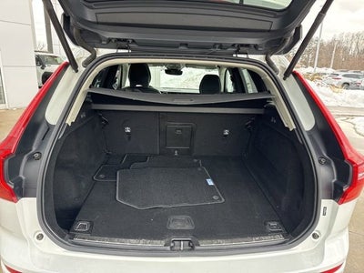 2022 Volvo XC60 B5 AWD Momentum