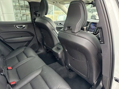 2022 Volvo XC60 B5 AWD Momentum